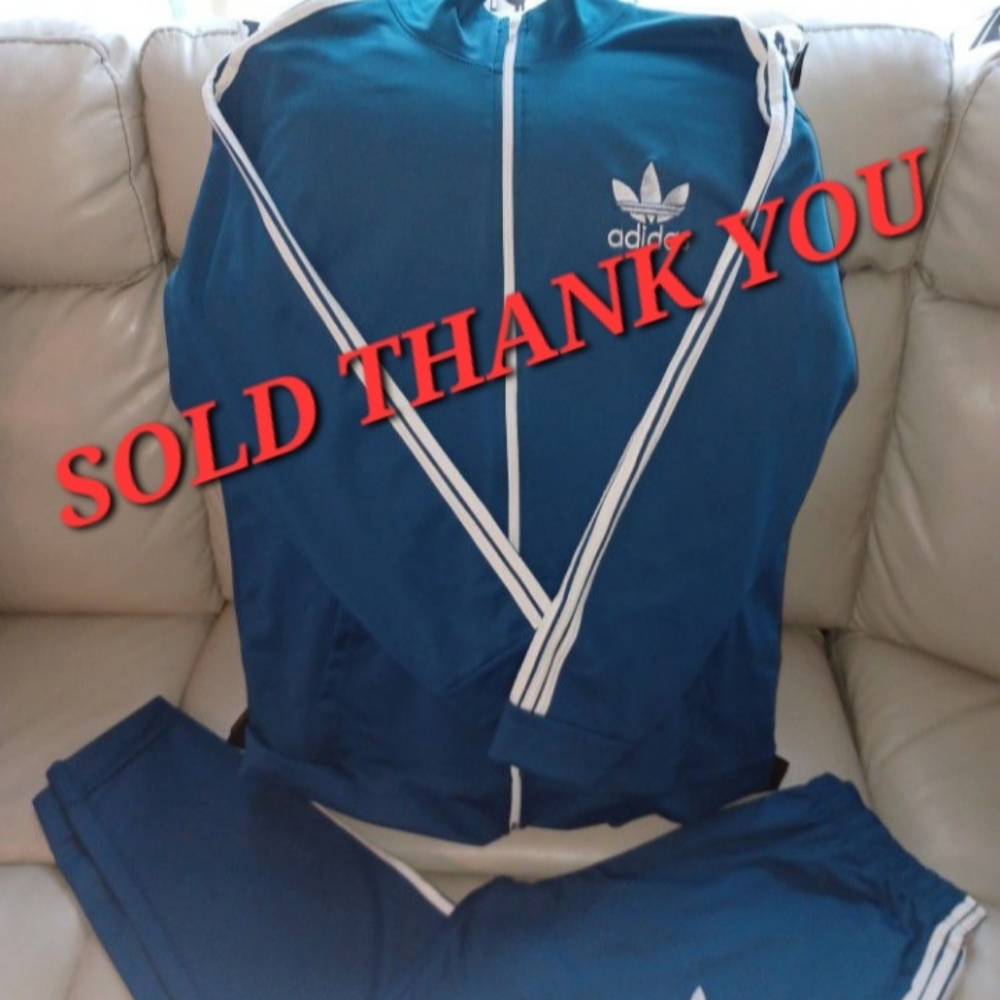 BEAUTIFUL UNISEX ADIDAS SUIT, SIZE XXL